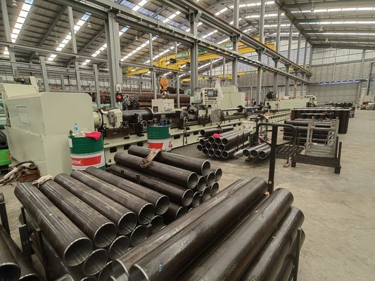 0.8 mm/r Ra 0.037 Μηχανή καψίματος κυλίνδρων Skiving με σχεδιασμό υπερευρείας σιδηροτροχιάς